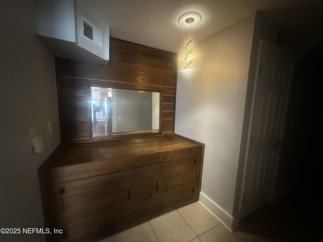 2628 Myra St - Photo 4 of 10