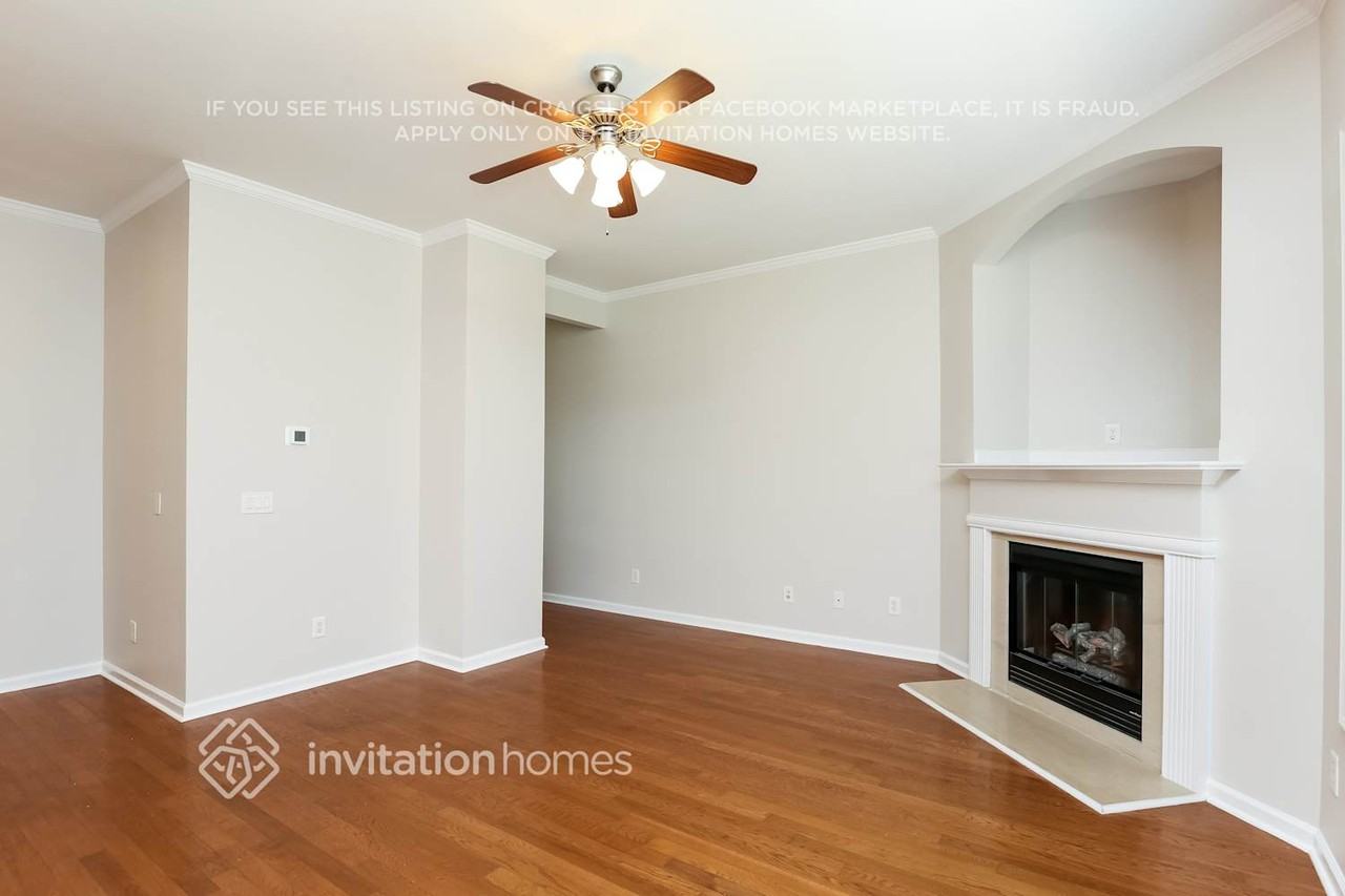 195 Green Bridge Ct - Photo 2 of 16