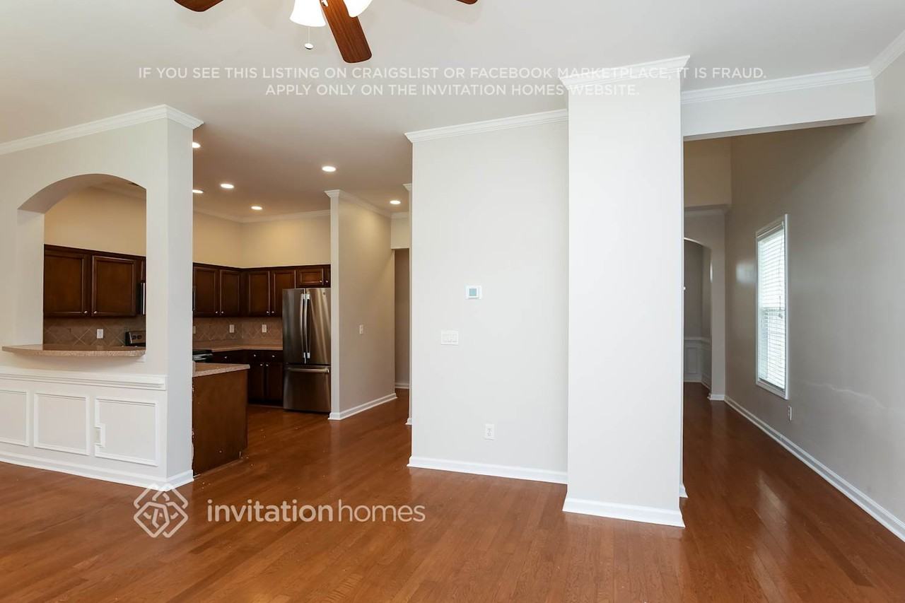 195 Green Bridge Ct - Photo 4 of 16