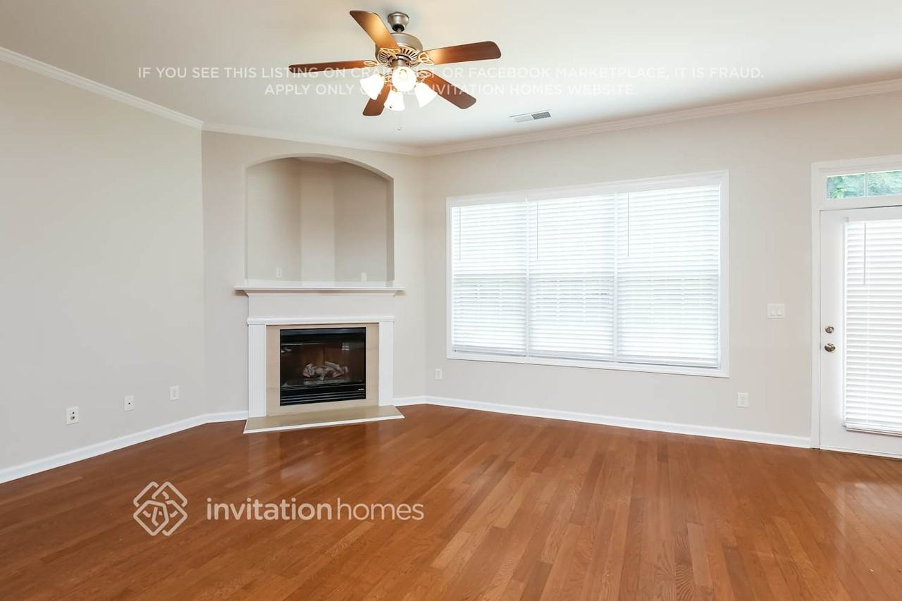 195 Green Bridge Ct - Photo 3 of 16