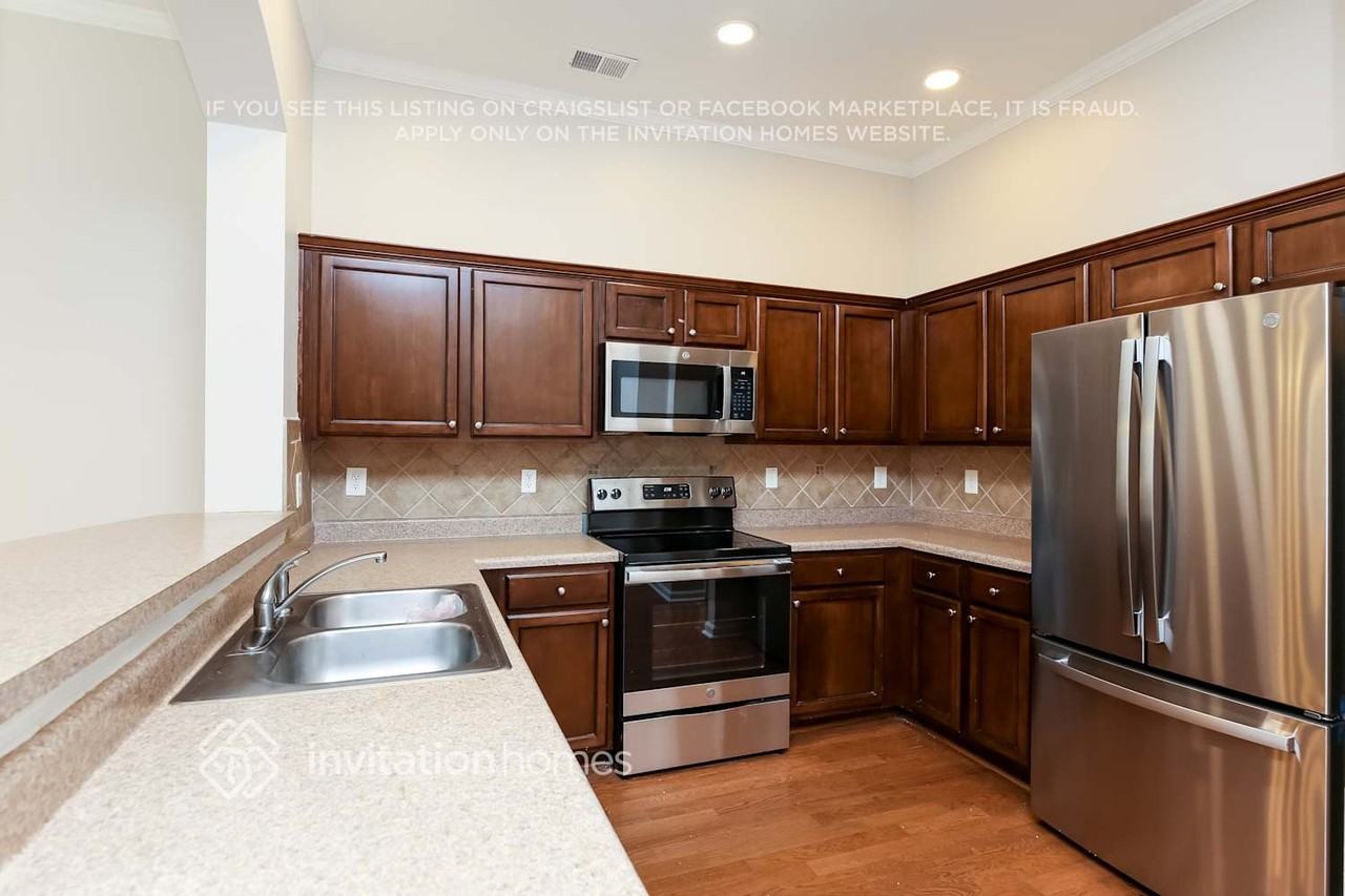 195 Green Bridge Ct - Photo 5 of 16