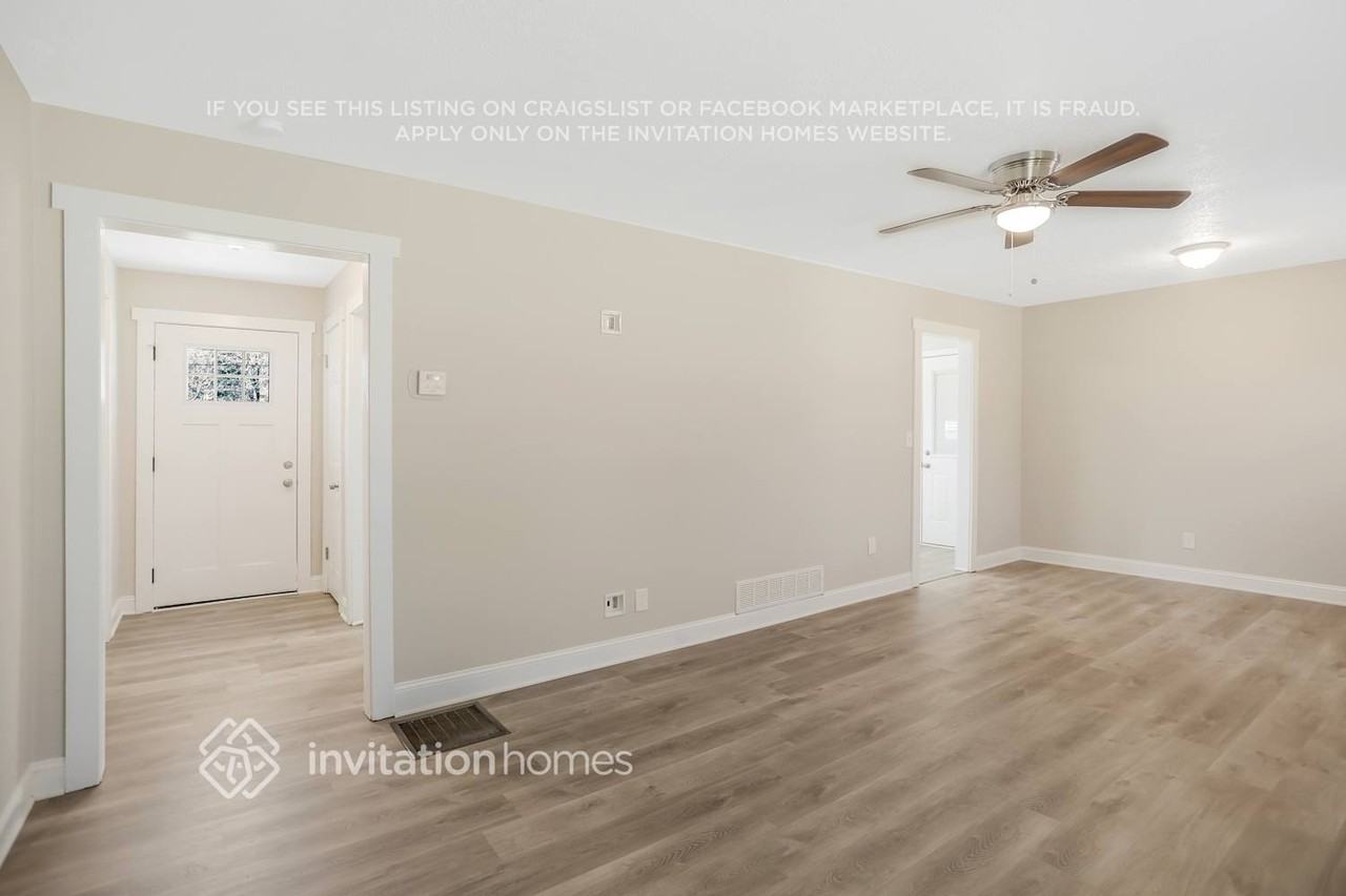 883 Meadow Rock Dr - Photo 2 of 24