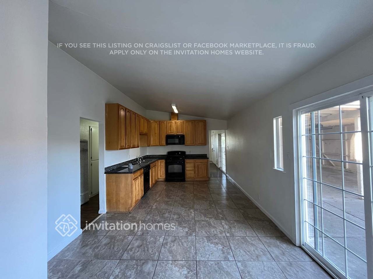 312 Hopkins Dr - Photo 3 of 12