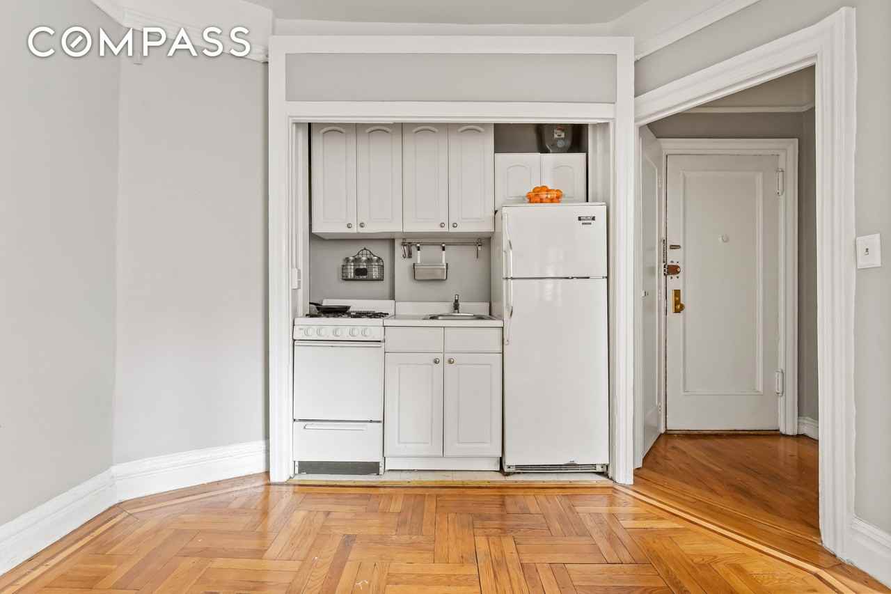 345 East 77th Street #4I - Photo 3 of 4