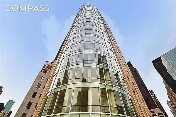 250 E 49th St #8C - Photo 6 of 11