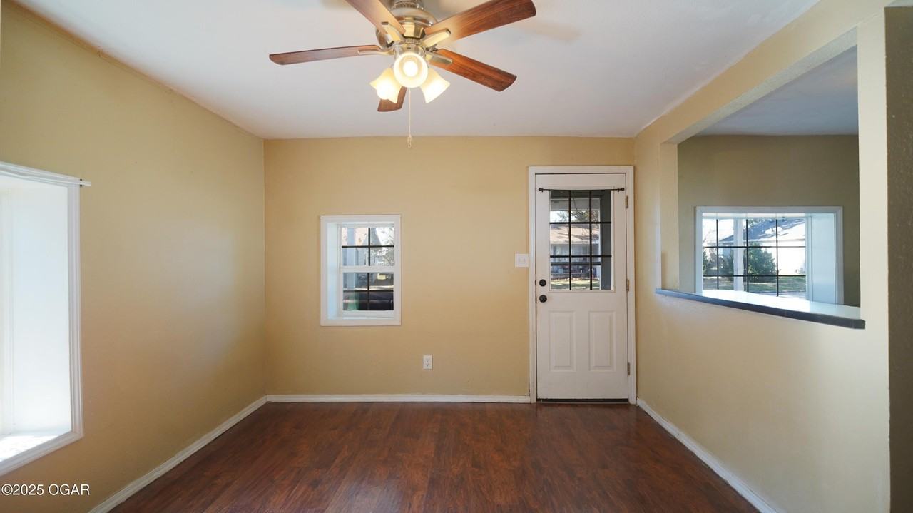 919 Jefferson Avenue - Photo 3 of 14