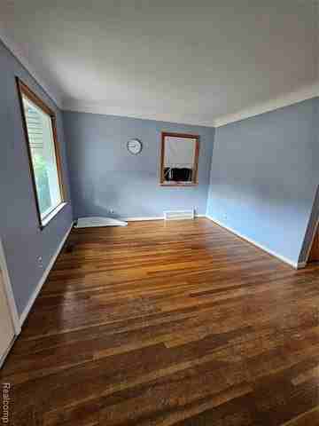 736 Garfield Ave - Photo 2 of 15