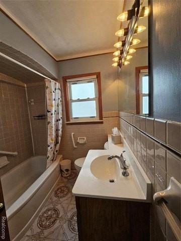 736 Garfield Ave - Photo 4 of 15