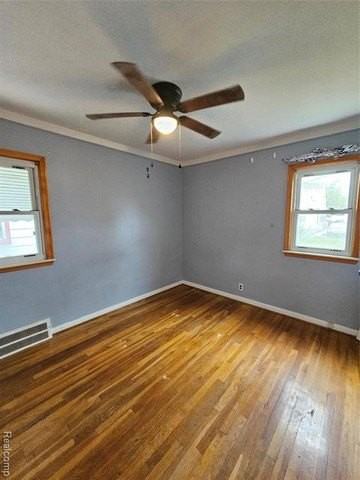 736 Garfield Ave - Photo 5 of 15