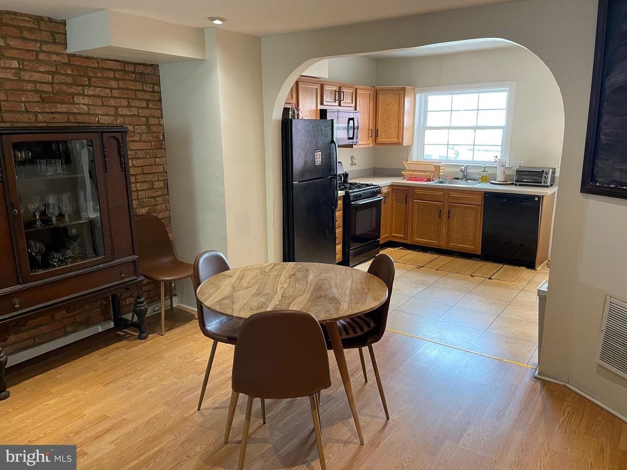 1841 Light St - Photo 7 of 21