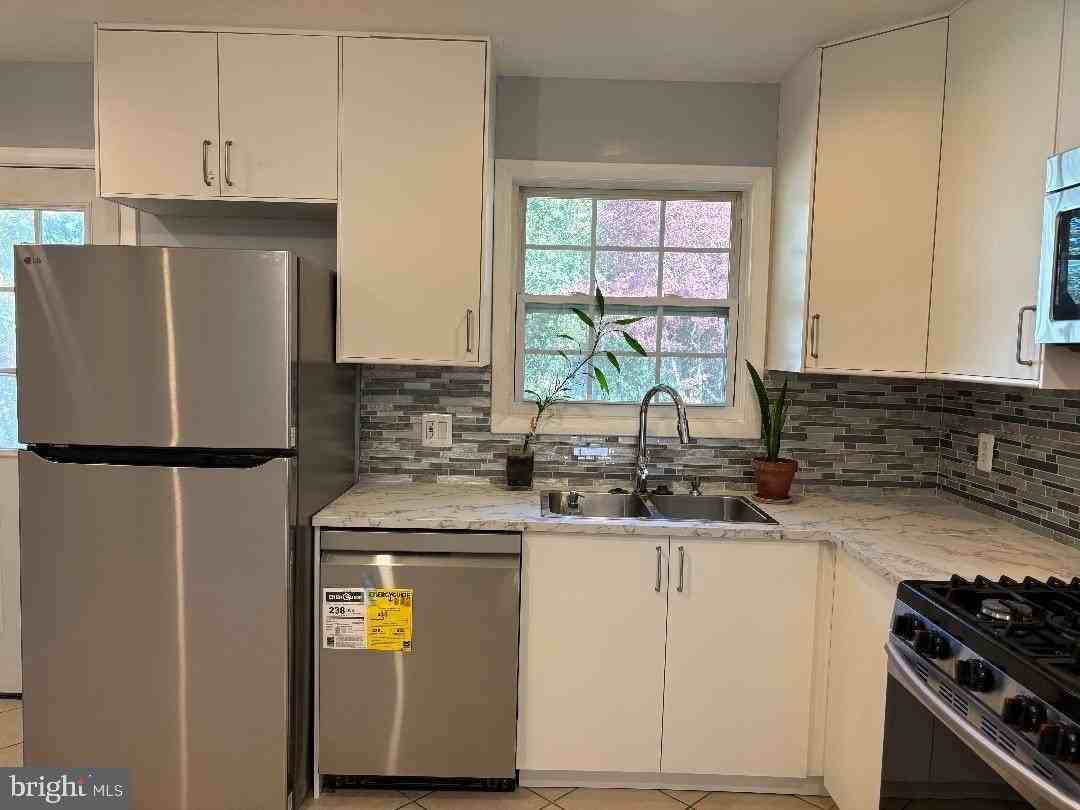 5315 Manorfield Rd - Photo 6 of 22