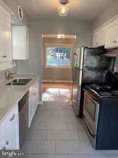 704 Kings Ln - Photo 3 of 19