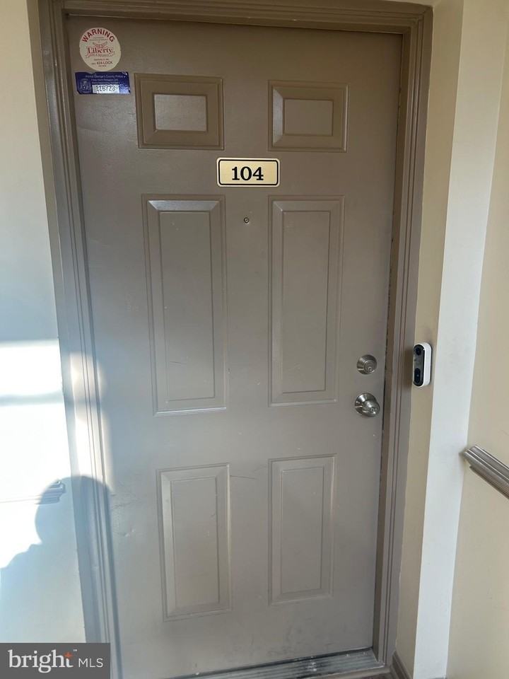 9811 Lake Pointe Ct Apt 104 #104 - Photo 2 of 18