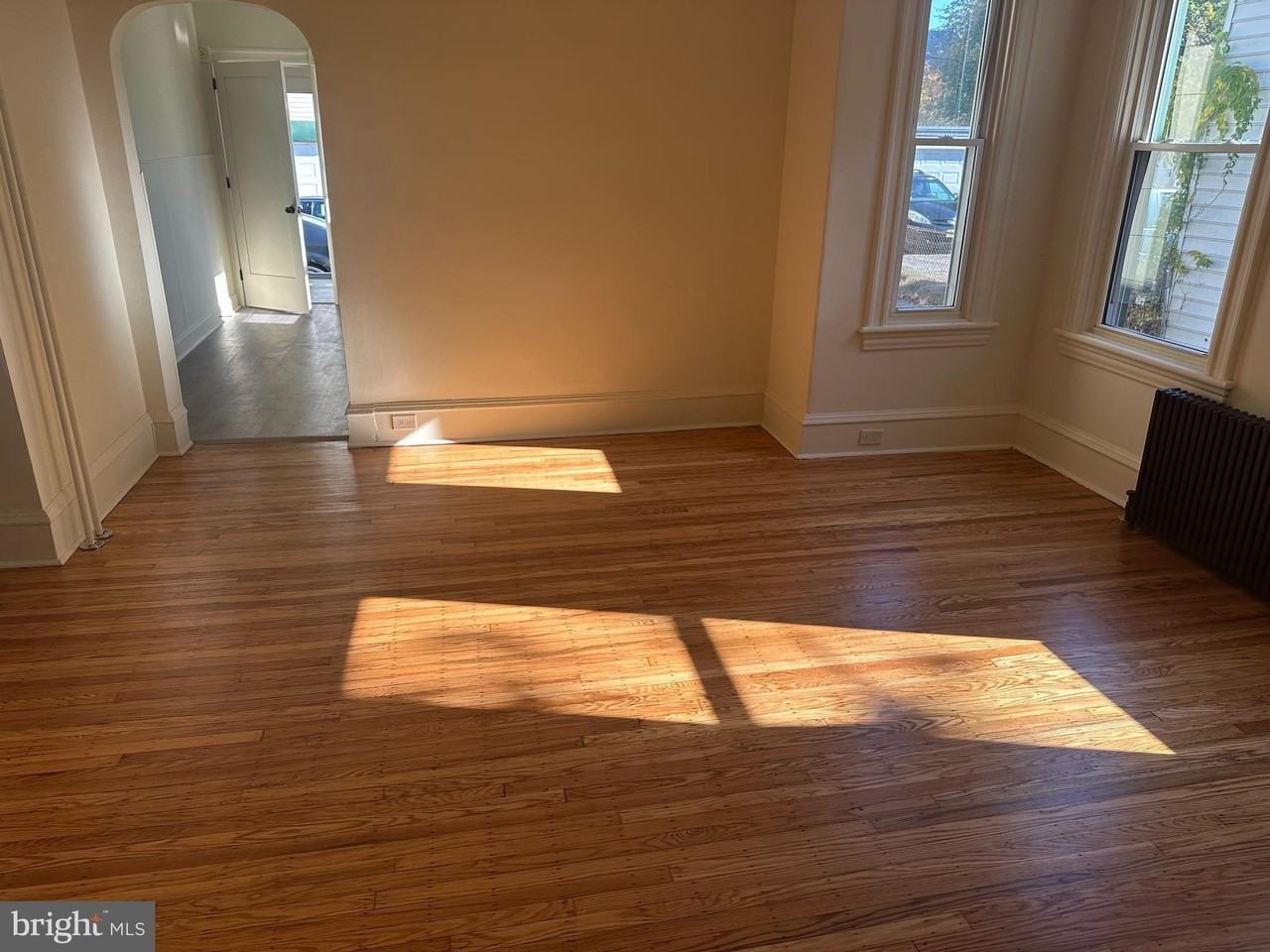 418 Cinnaminson Avenue - Photo 4 of 10