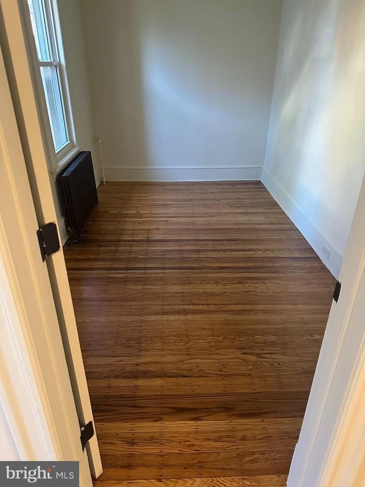 418 Cinnaminson Avenue - Photo 6 of 10