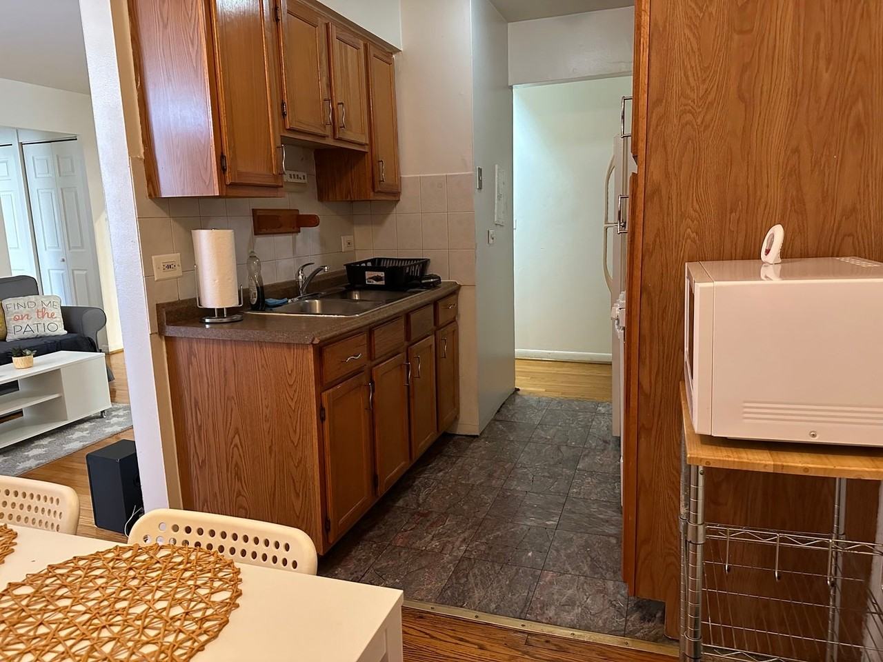 1060 W Hollywood Ave - Photo 3 of 16