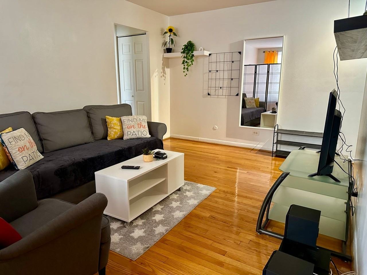 1060 W Hollywood Ave - Photo 6 of 16