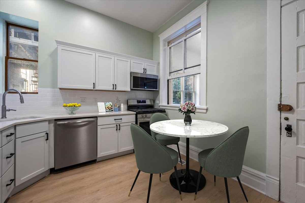 709 W Roscoe St Apt 1r - Photo 3 of 20