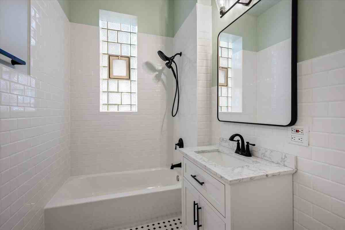 709 W Roscoe St Apt 1r - Photo 5 of 20