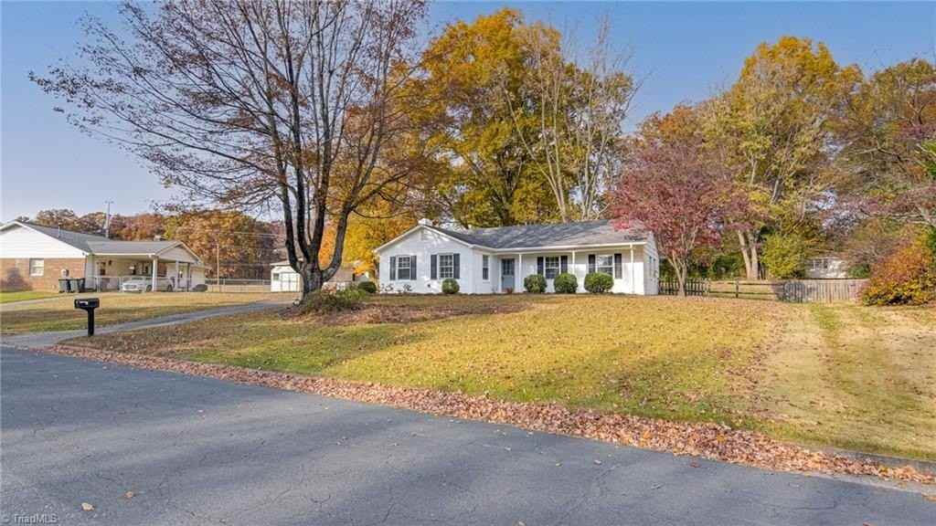 3108 Beaconwood Dr - Photo 4 of 31