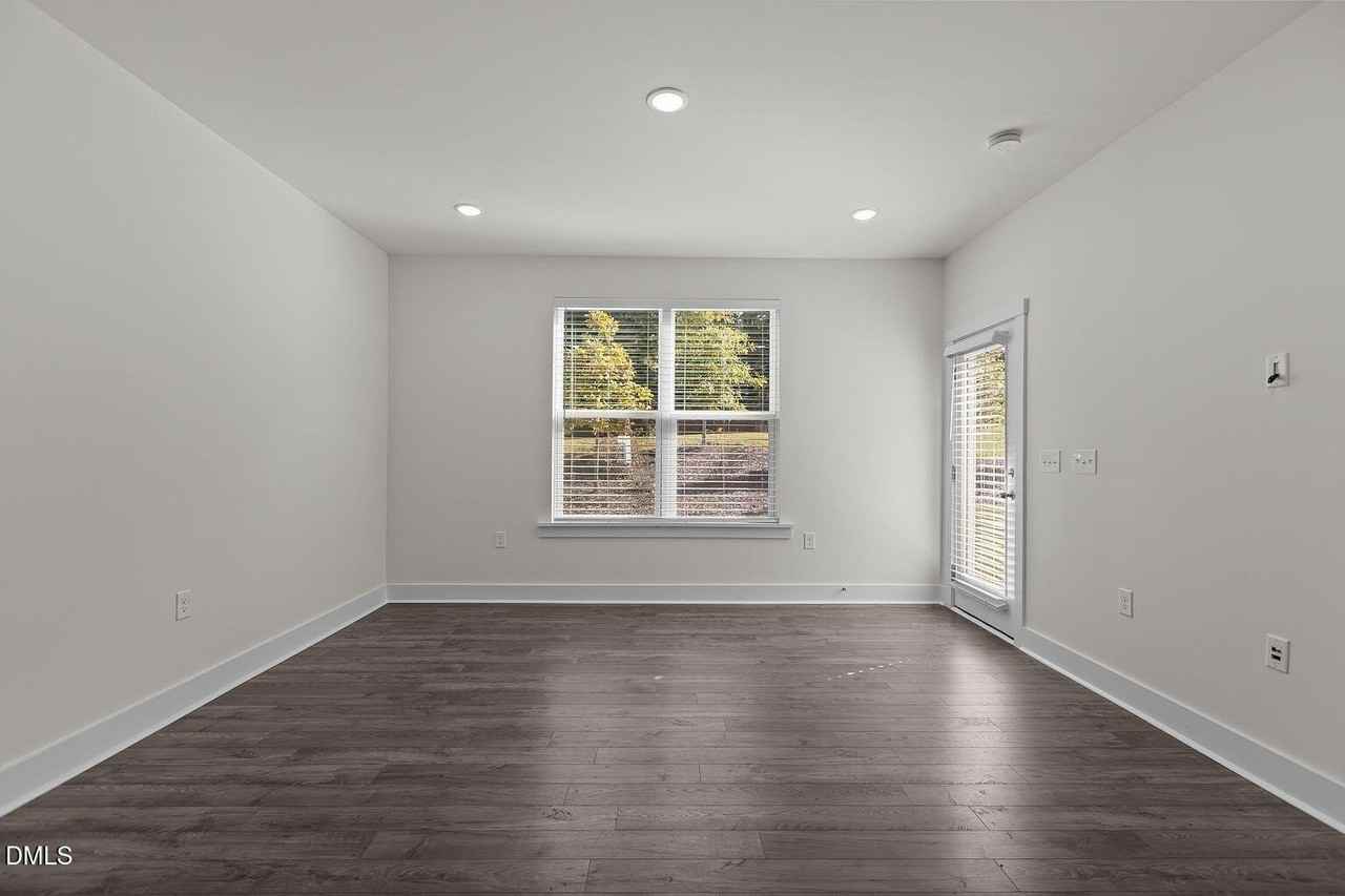 473 Autumn Rain St - Photo 5 of 21