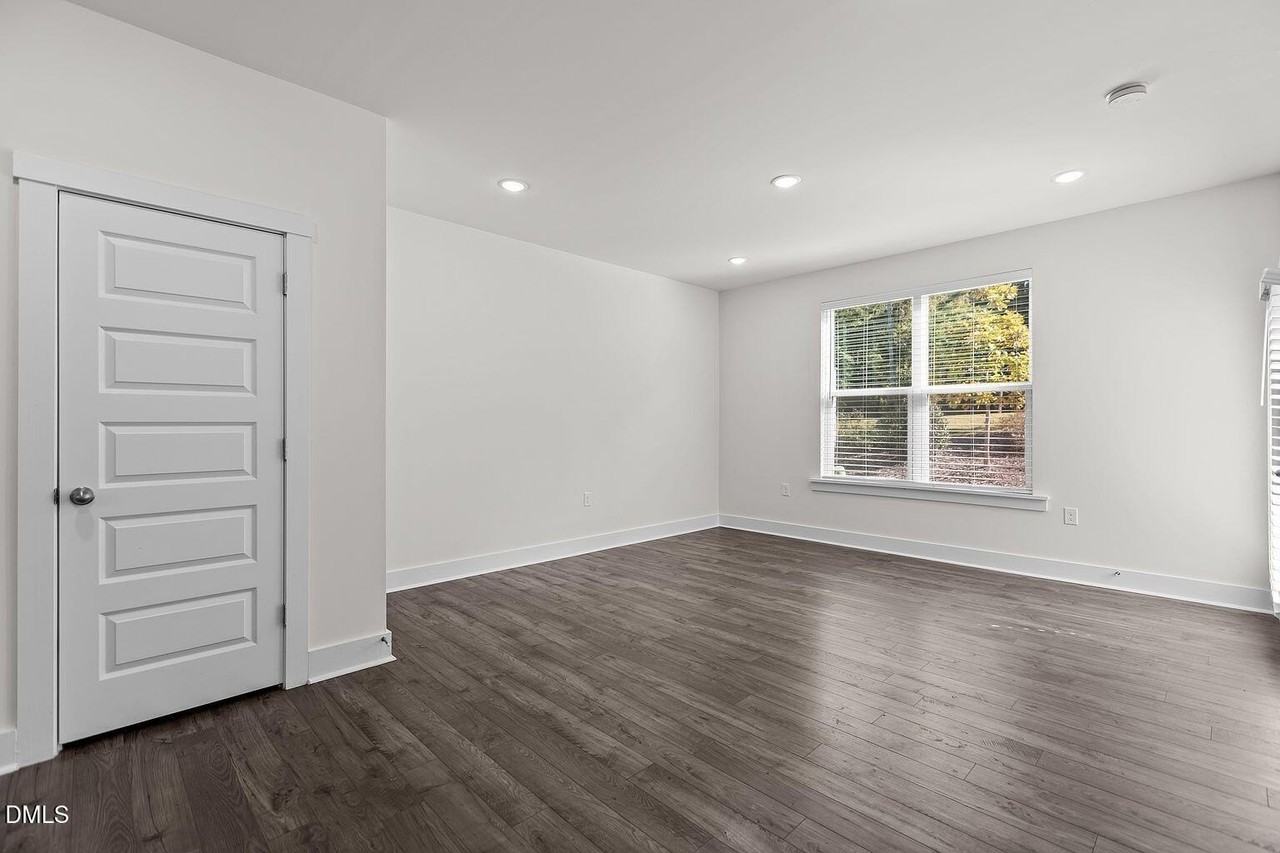 473 Autumn Rain St - Photo 6 of 21