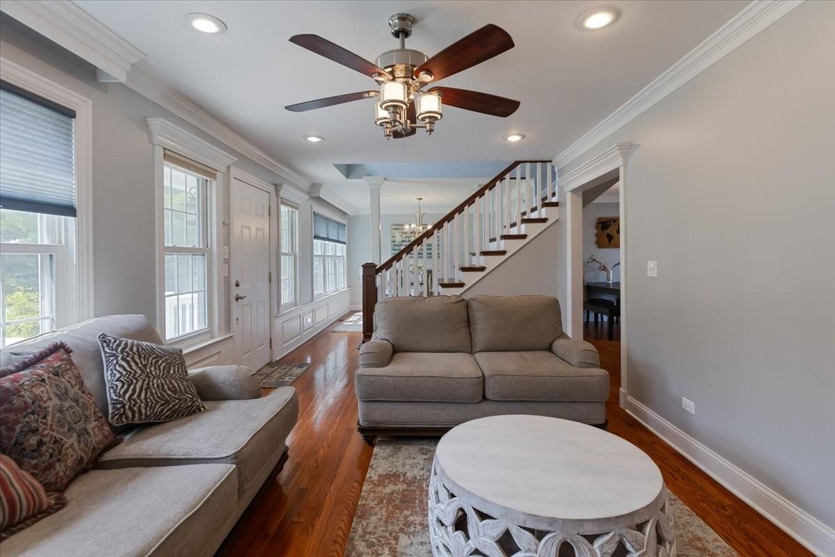 927 S Charlotte St - Photo 4 of 33