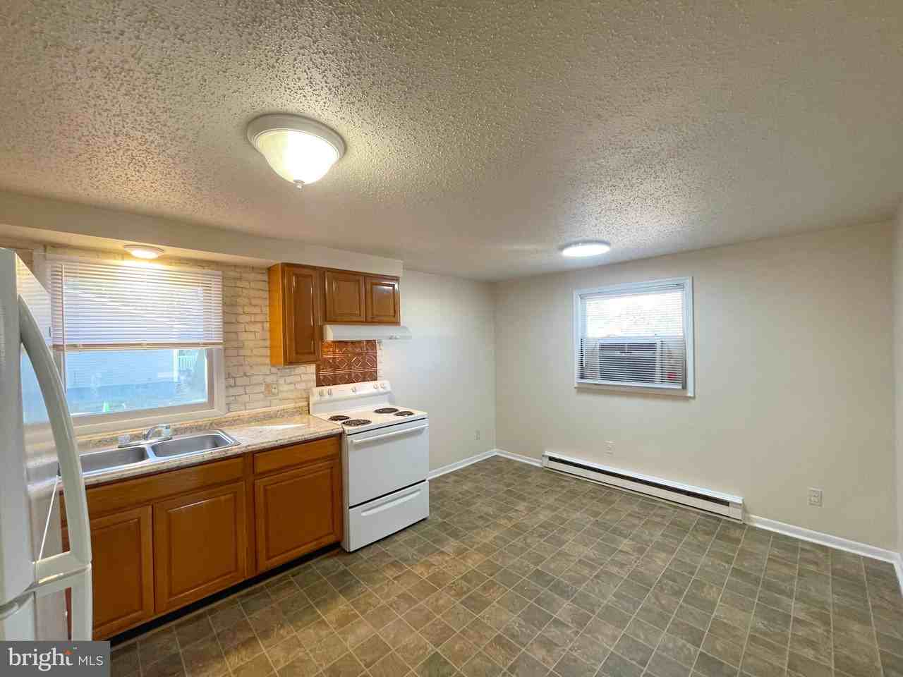 21341 Cambridge Ave - Photo 4 of 16