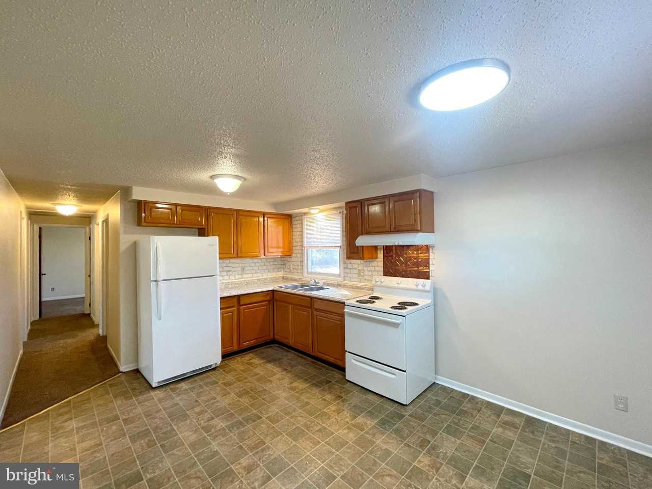 21341 Cambridge Ave - Photo 5 of 16