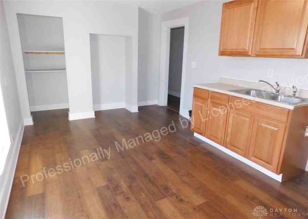 1580 Highland Ave - Photo 4 of 11