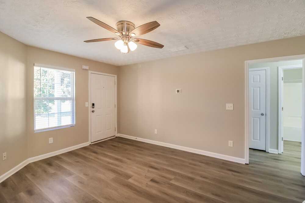 423 Underwood Ct - Photo 5 of 17