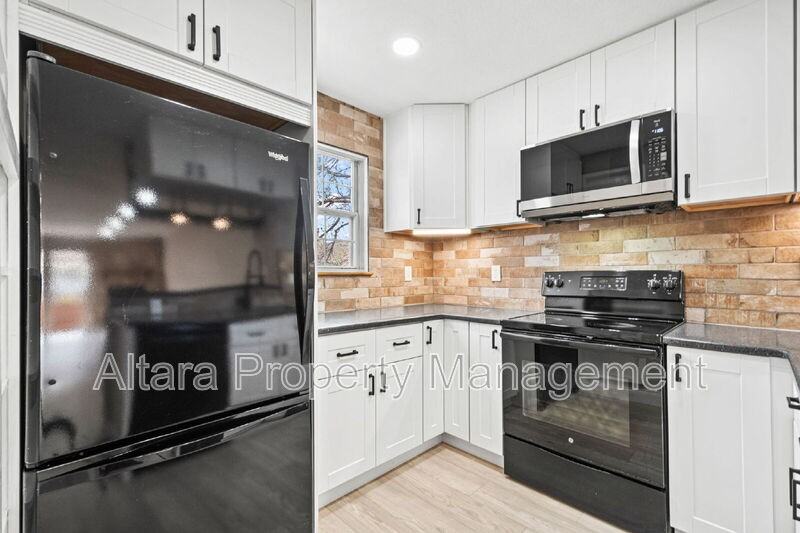 2578 E Nichols Cir - Photo 2 of 30