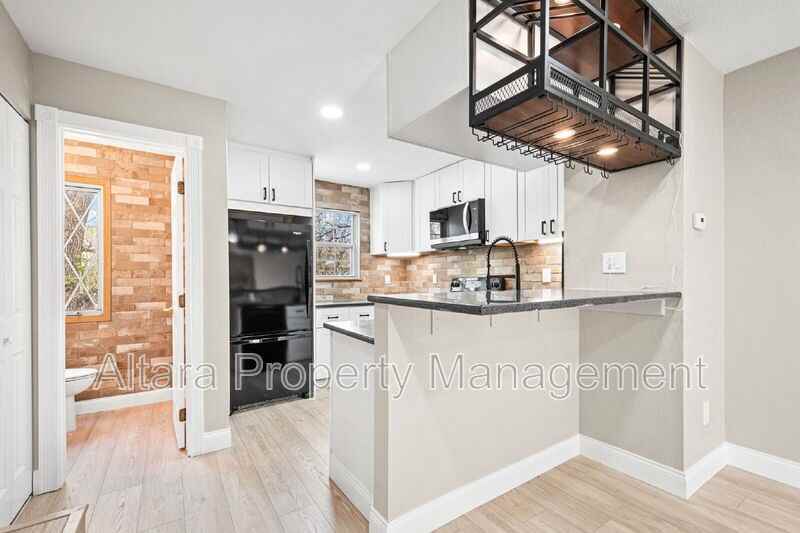 2578 E Nichols Cir - Photo 3 of 30