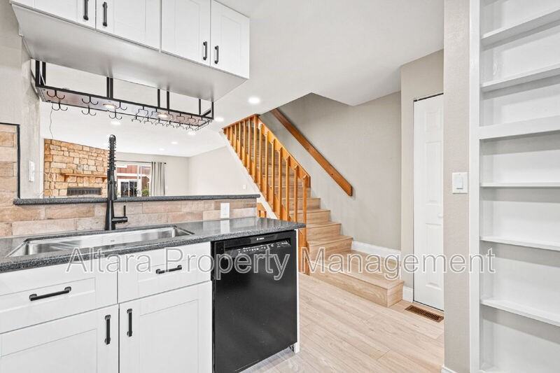 2578 E Nichols Cir - Photo 7 of 30