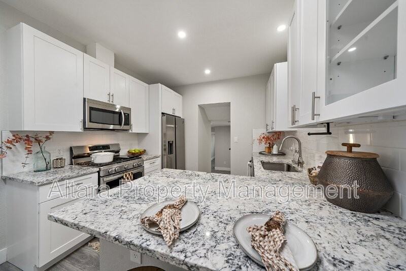 2339 S Acoma St - Photo 2 of 28