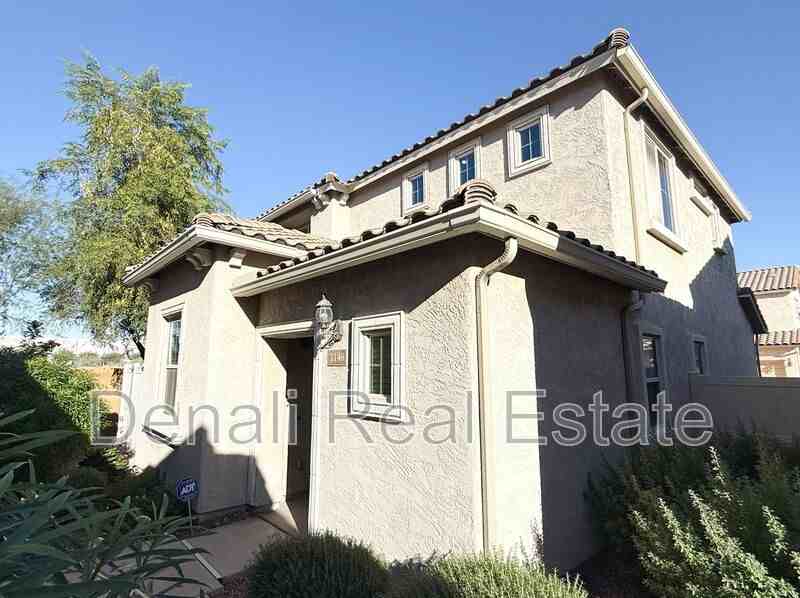 2146 W Scully Dr - Photo 3 of 32