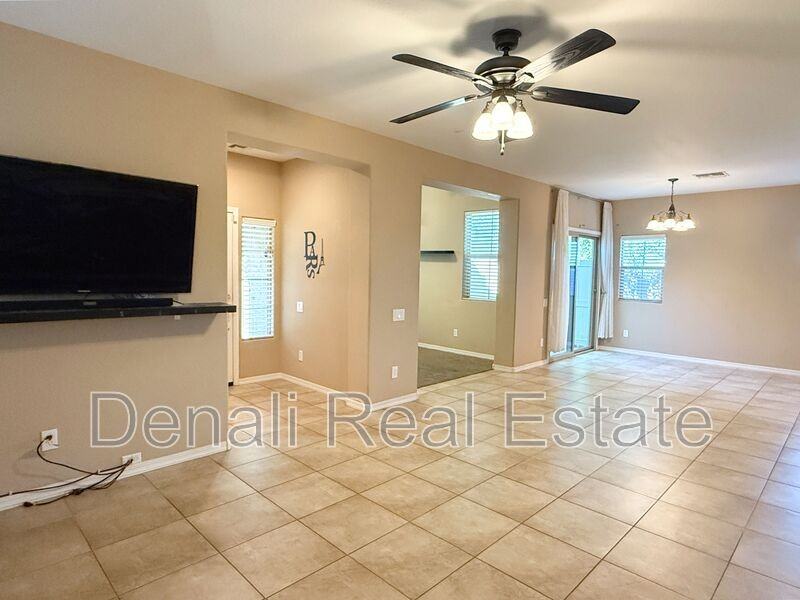 2146 W Scully Dr - Photo 6 of 32