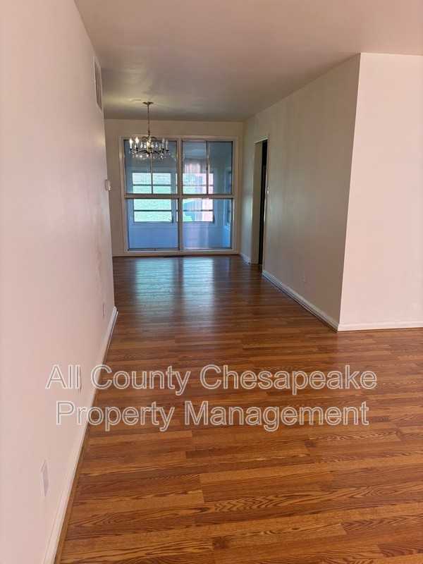 6206 Scranton Rd - Photo 3 of 28