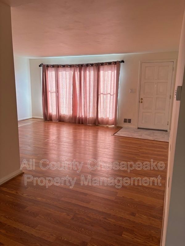 6206 Scranton Rd - Photo 6 of 28