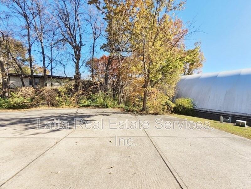 324 Northwest Millstone Circle - Photo 3 of 13