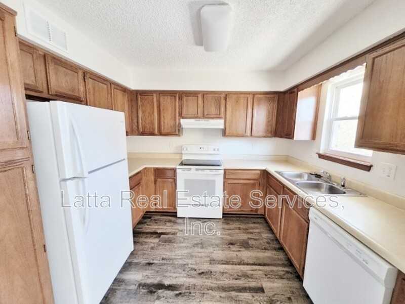 324 Northwest Millstone Circle - Photo 6 of 13