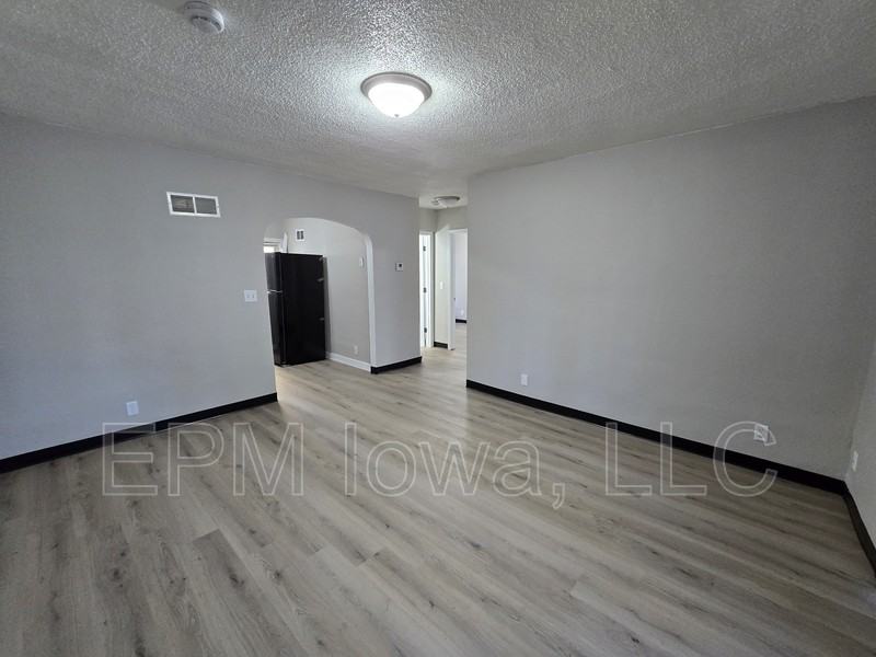 1125 N Barclay St - Photo 4 of 26