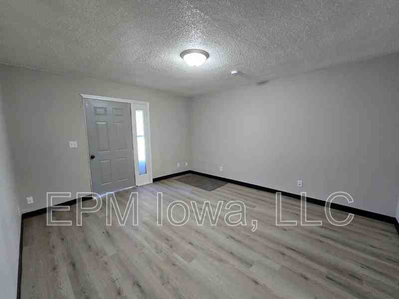 1125 N Barclay St - Photo 6 of 26