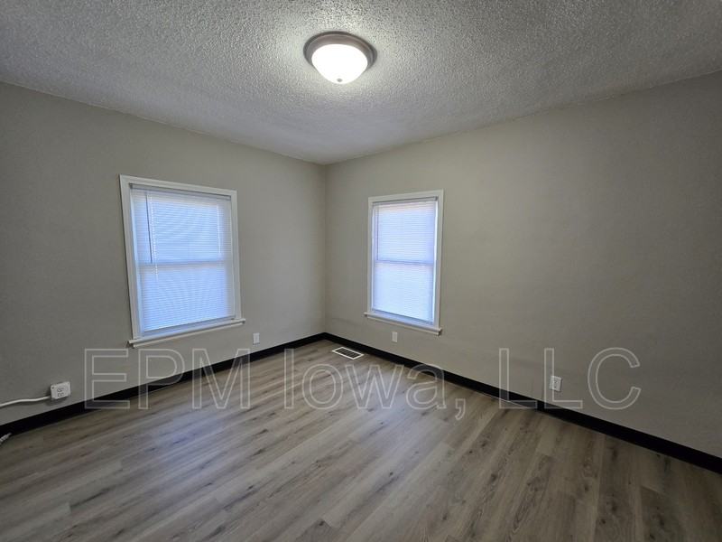 1125 N Barclay St - Photo 7 of 26