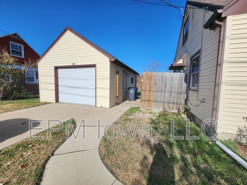 1212 35th St Ne - Photo 2 of 15