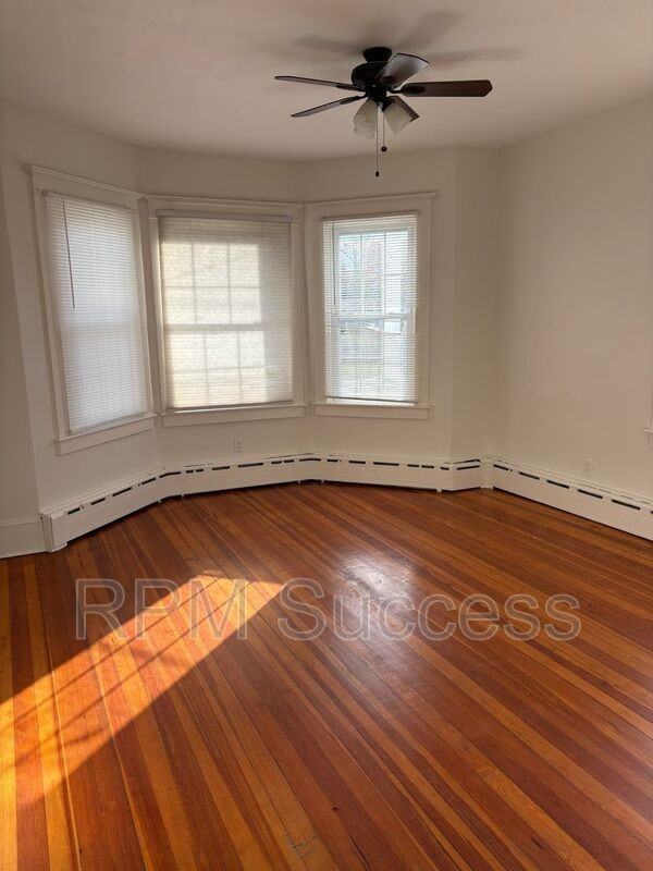 19 Stephen Street #1 - Photo 4 of 13