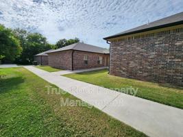 featured image of 416 E 13th St