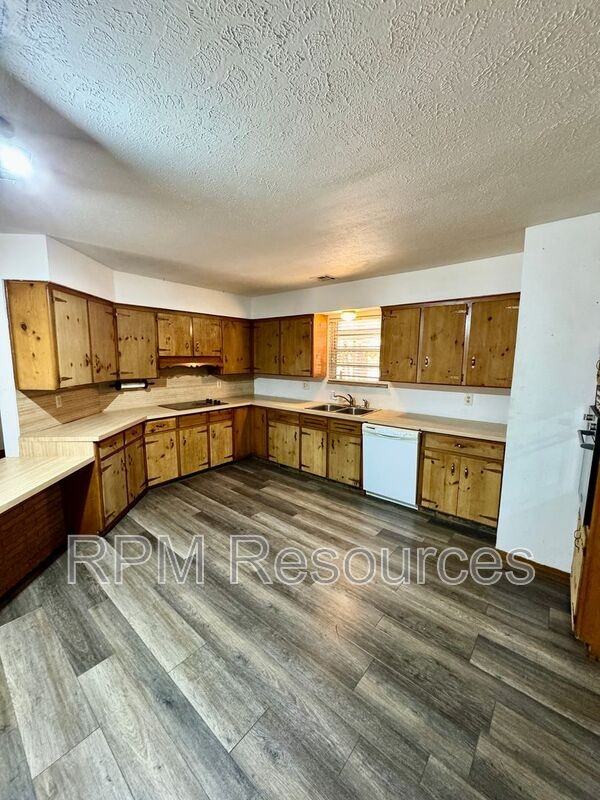 1508 N Fordson Dr - Photo 7 of 15