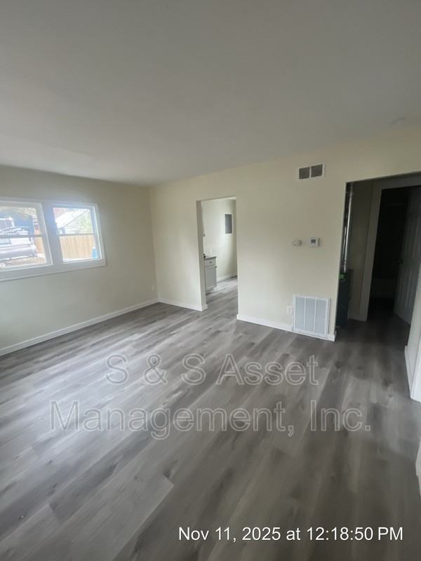 915 Loa St - Photo 5 of 16