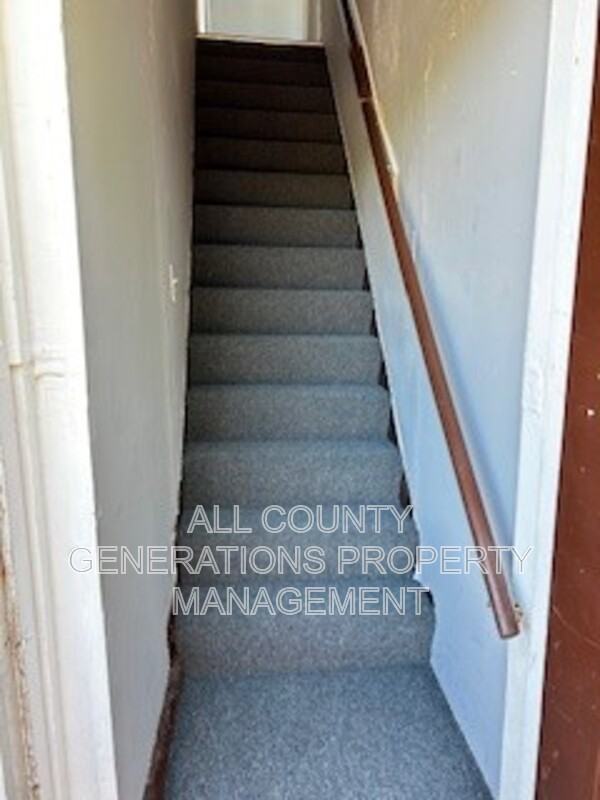 778 Yale St - Photo 2 of 8